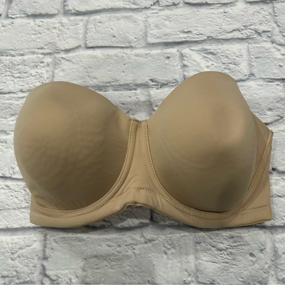 Seamless Strapless Bra in Tan